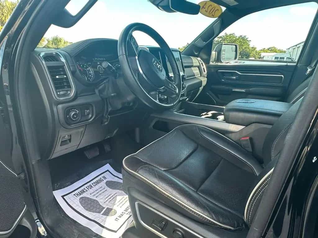 Dodge RAM 1500 Larami4x4 CrewCab unfallfrei im Vorlauf 07/2024-photo-18