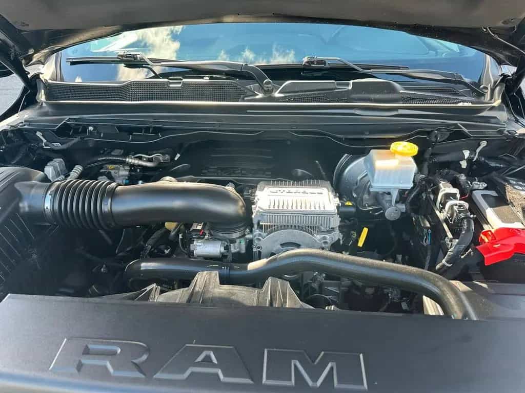 Dodge RAM 1500 Larami4x4 CrewCab unfallfrei im Vorlauf 07/2024-photo-22