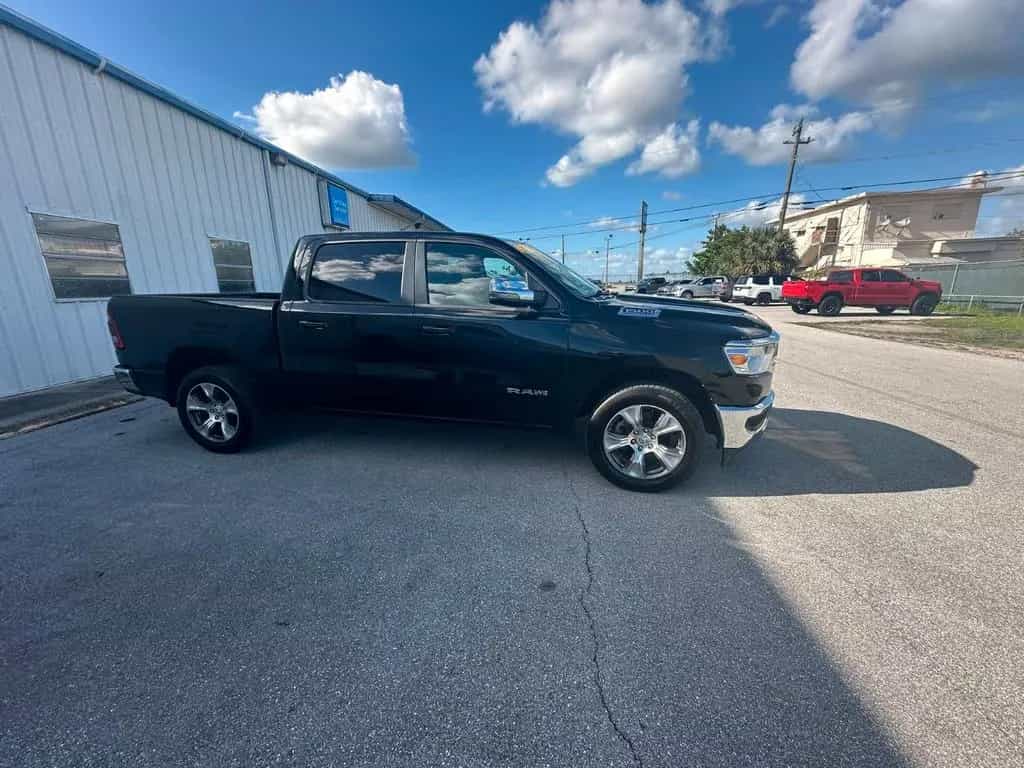 Dodge RAM 1500 Larami4x4 CrewCab unfallfrei im Vorlauf 07/2024-photo-7