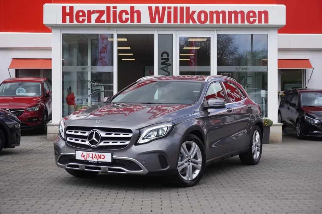 Mercedes-Benz GLA-Class 180 Urban LED Navi Tempomat AHK Keyless-Go 01/2018-photo-1
