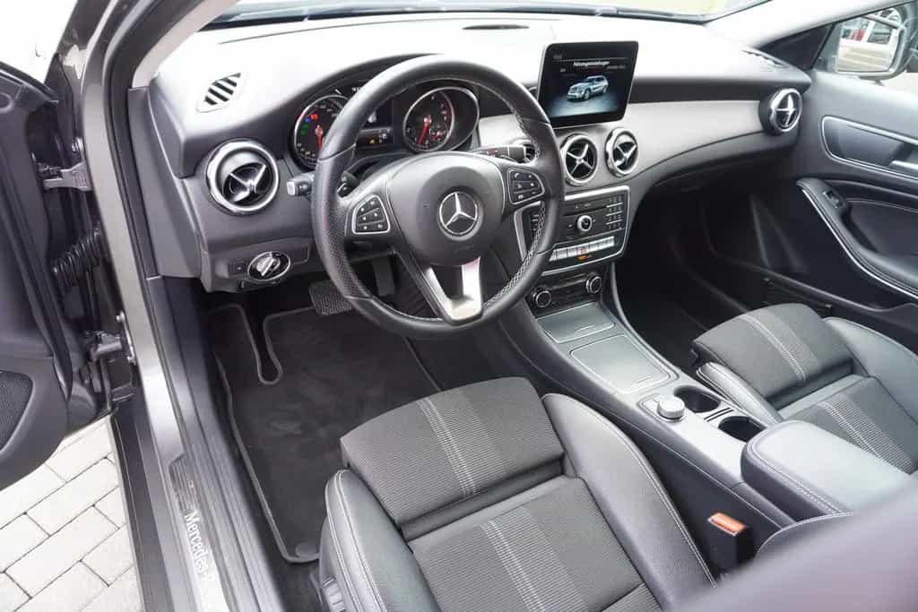 Mercedes-Benz GLA-Class 180 Urban LED Navi Tempomat AHK Keyless-Go 01/2018-photo-10