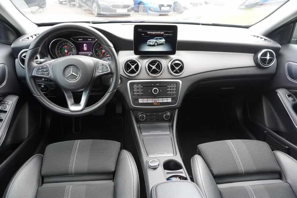 Mercedes-Benz GLA-Class 180 Urban LED Navi Tempomat AHK Keyless-Go 01/2018-photo-11