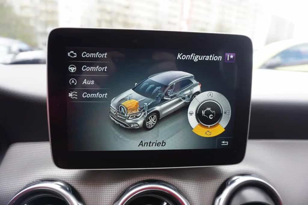 Mercedes-Benz GLA-Class 180 Urban LED Navi Tempomat AHK Keyless-Go 01/2018-photo-13