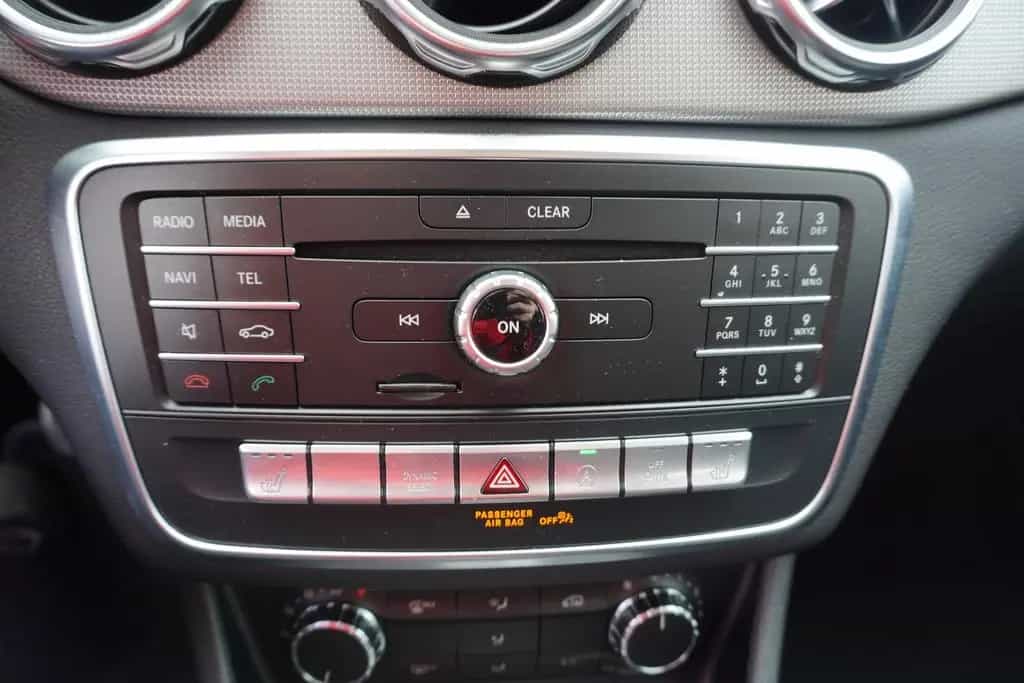 Mercedes-Benz GLA-Class 180 Urban LED Navi Tempomat AHK Keyless-Go 01/2018-photo-17