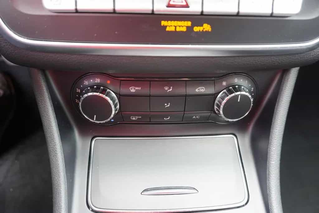 Mercedes-Benz GLA-Class 180 Urban LED Navi Tempomat AHK Keyless-Go 01/2018-photo-18