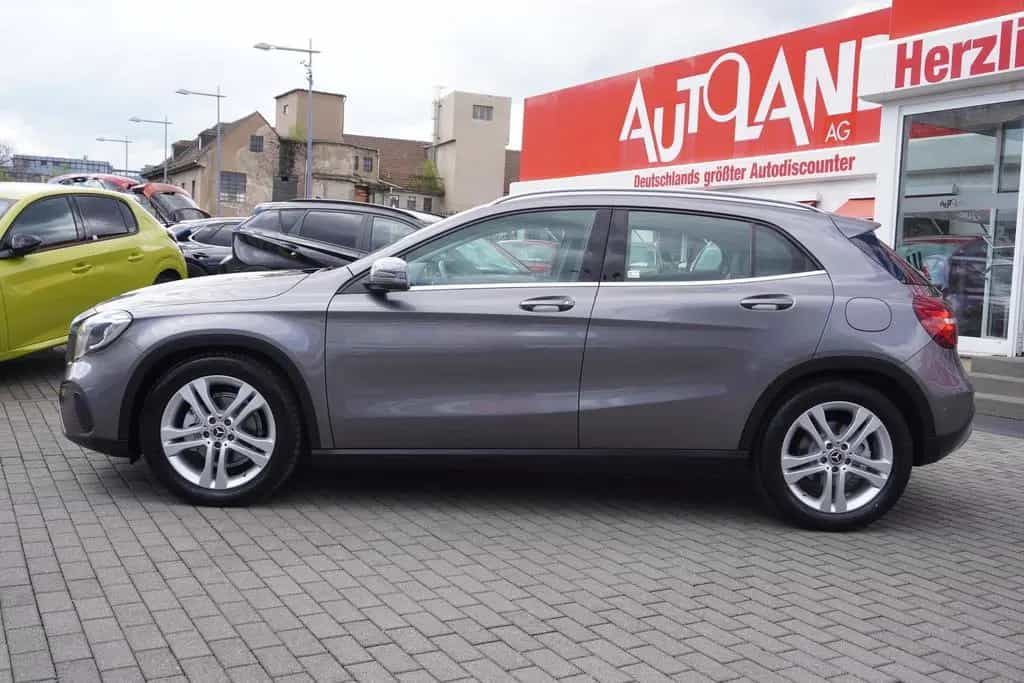 Mercedes-Benz GLA-Class 180 Urban LED Navi Tempomat AHK Keyless-Go 01/2018-photo-2