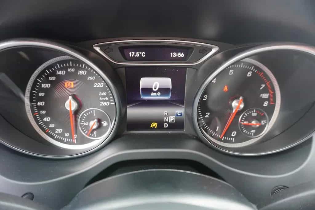 Mercedes-Benz GLA-Class 180 Urban LED Navi Tempomat AHK Keyless-Go 01/2018-photo-24