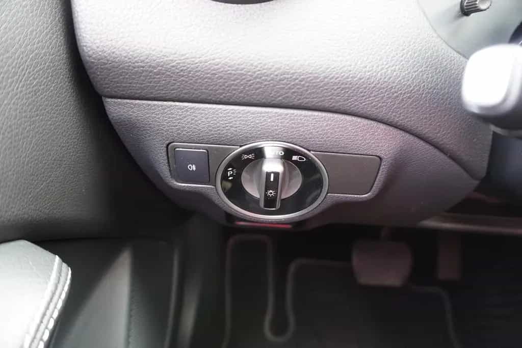 Mercedes-Benz GLA-Class 180 Urban LED Navi Tempomat AHK Keyless-Go 01/2018-photo-25