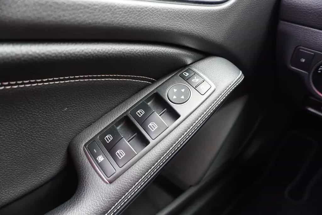 Mercedes-Benz GLA-Class 180 Urban LED Navi Tempomat AHK Keyless-Go 01/2018-photo-26