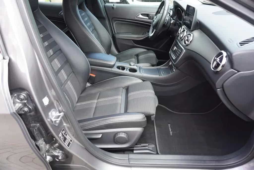 Mercedes-Benz GLA-Class 180 Urban LED Navi Tempomat AHK Keyless-Go 01/2018-photo-28