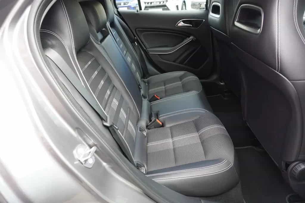 Mercedes-Benz GLA-Class 180 Urban LED Navi Tempomat AHK Keyless-Go 01/2018-photo-29