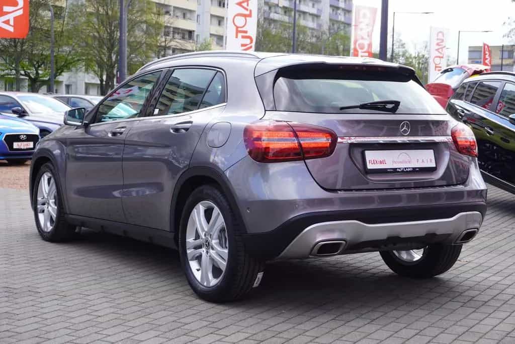 Mercedes-Benz GLA-Class 180 Urban LED Navi Tempomat AHK Keyless-Go 01/2018-photo-3