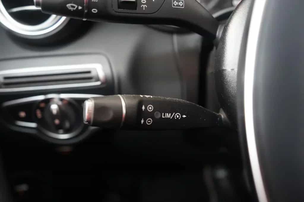 Mercedes-Benz GLC-Class 250 4Matic Standard LED Totwinkel Alcantara 09/2018-photo-23