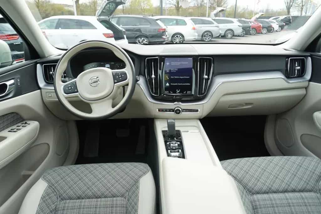 Volvo XC60 B5 AWD Momentum Pro Panorama Navi LED PDC 01/2020-photo-14