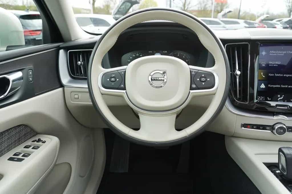 Volvo XC60 B5 AWD Momentum Pro Panorama Navi LED PDC 01/2020-photo-15