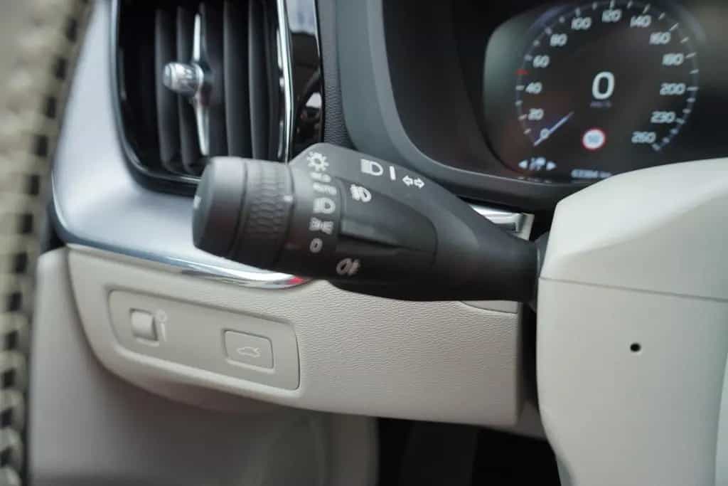 Volvo XC60 B5 AWD Momentum Pro Panorama Navi LED PDC 01/2020-photo-16