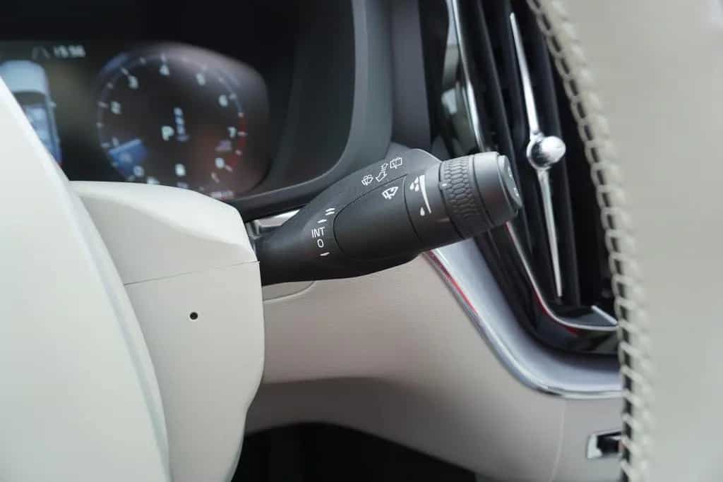 Volvo XC60 B5 AWD Momentum Pro Panorama Navi LED PDC 01/2020-photo-18
