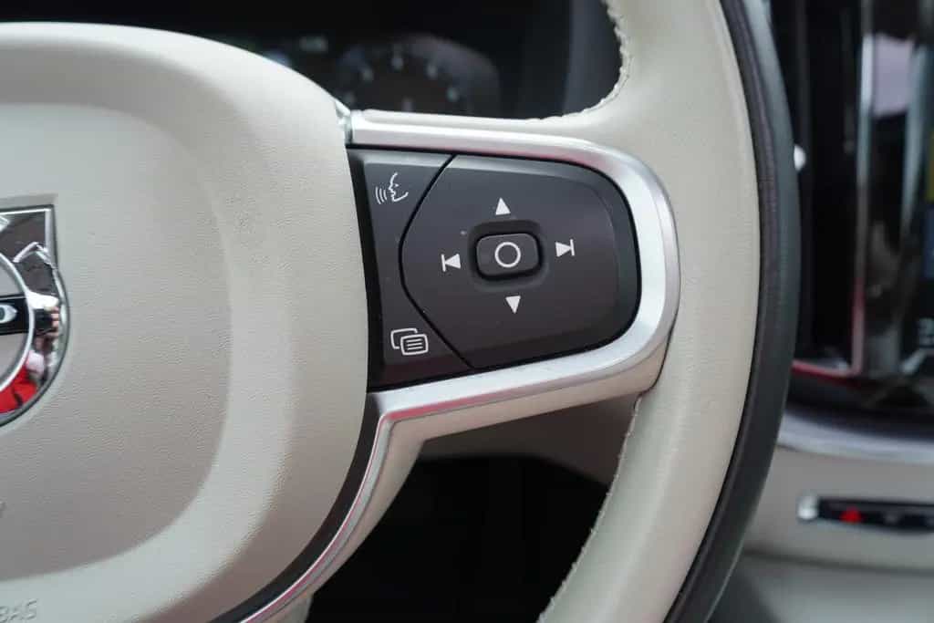 Volvo XC60 B5 AWD Momentum Pro Panorama Navi LED PDC 01/2020-photo-20