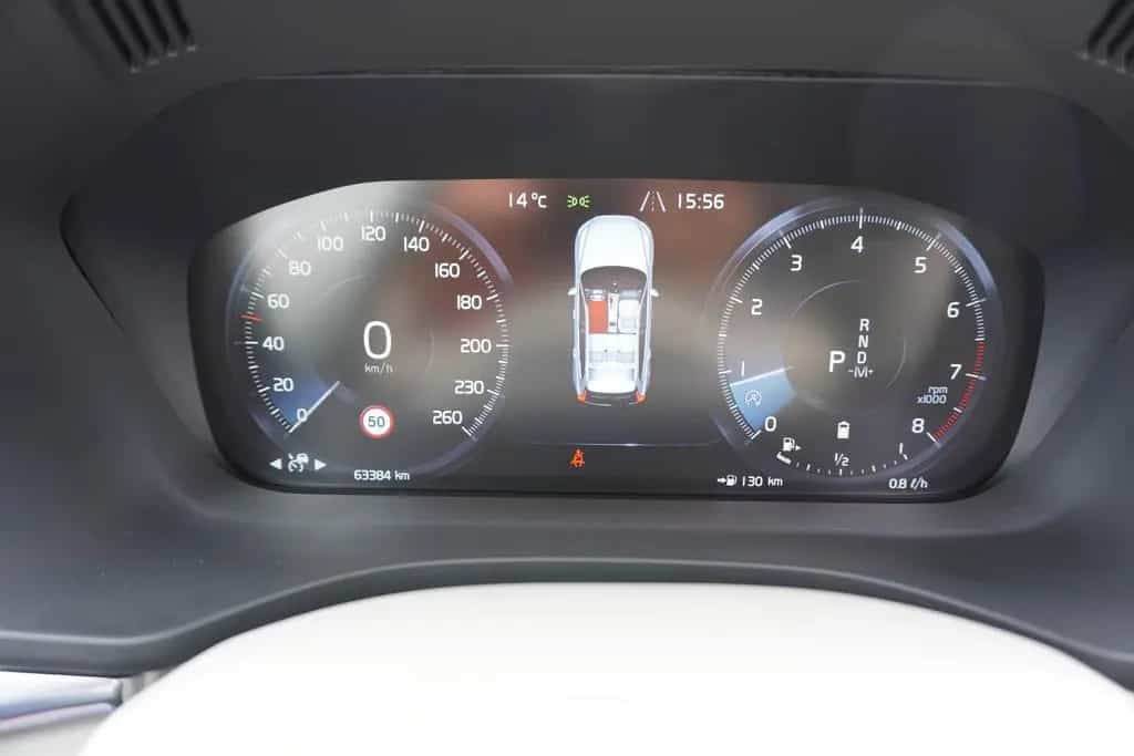Volvo XC60 B5 AWD Momentum Pro Panorama Navi LED PDC 01/2020-photo-21