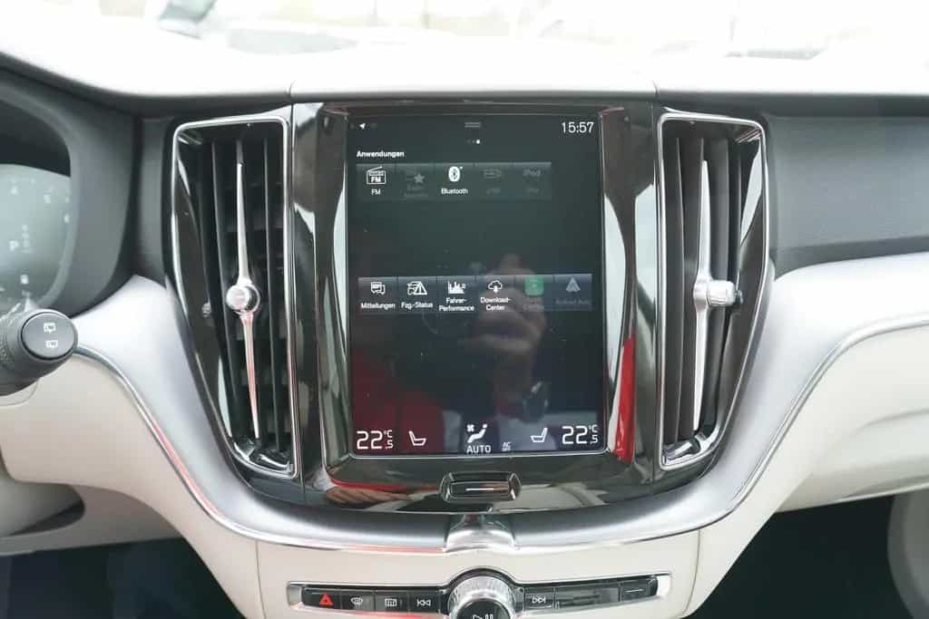 Volvo XC60 B5 AWD Momentum Pro Panorama Navi LED PDC 01/2020-photo-23