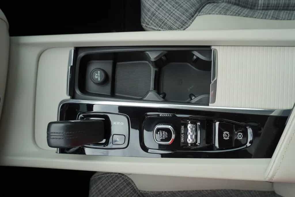 Volvo XC60 B5 AWD Momentum Pro Panorama Navi LED PDC 01/2020-photo-28