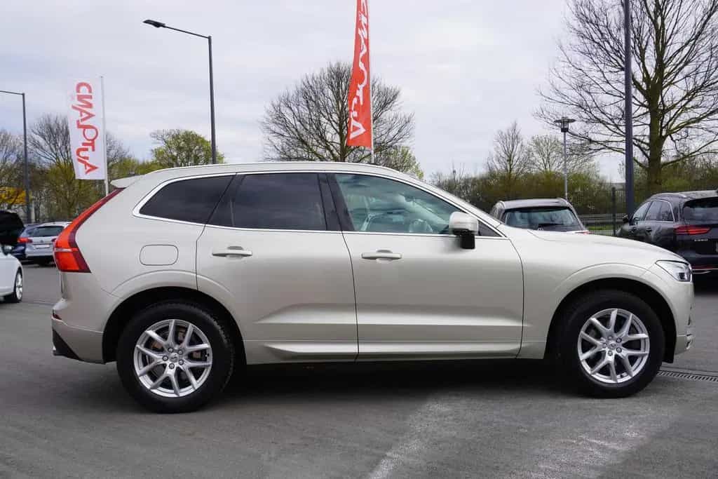 Volvo XC60 B5 AWD Momentum Pro Panorama Navi LED PDC 01/2020-photo-2