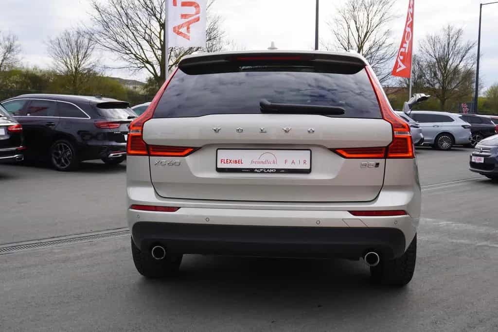 Volvo XC60 B5 AWD Momentum Pro Panorama Navi LED PDC 01/2020-photo-4