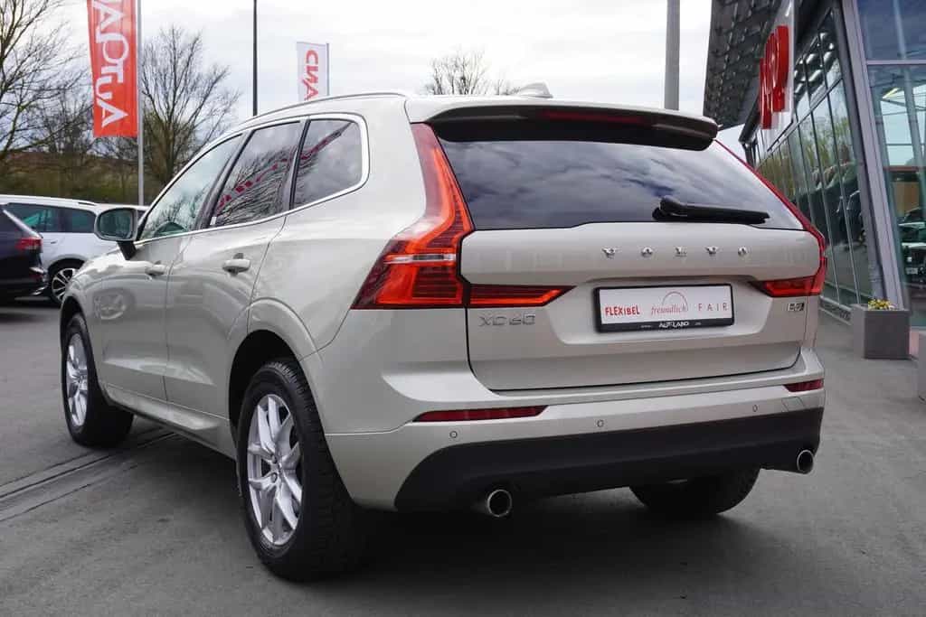 Volvo XC60 B5 AWD Momentum Pro Panorama Navi LED PDC 01/2020-photo-5
