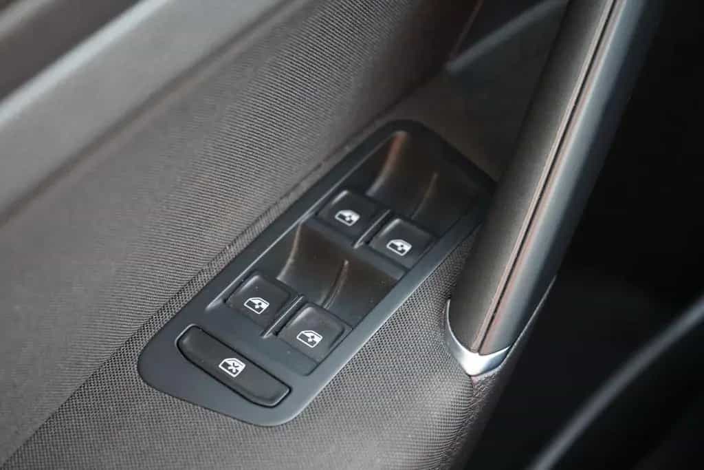 Volkswagen Golf VII 1.0 IQ Drive ACC Totwinkel Sitzheizung 06/2019-photo-27