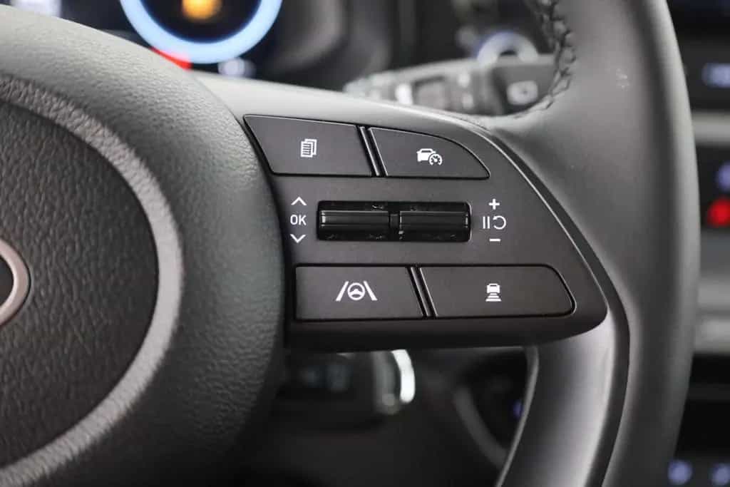 Hyundai BAYON 1.0T-GDI Aut. LED ACC Navi Kamera 12/2025-photo-17
