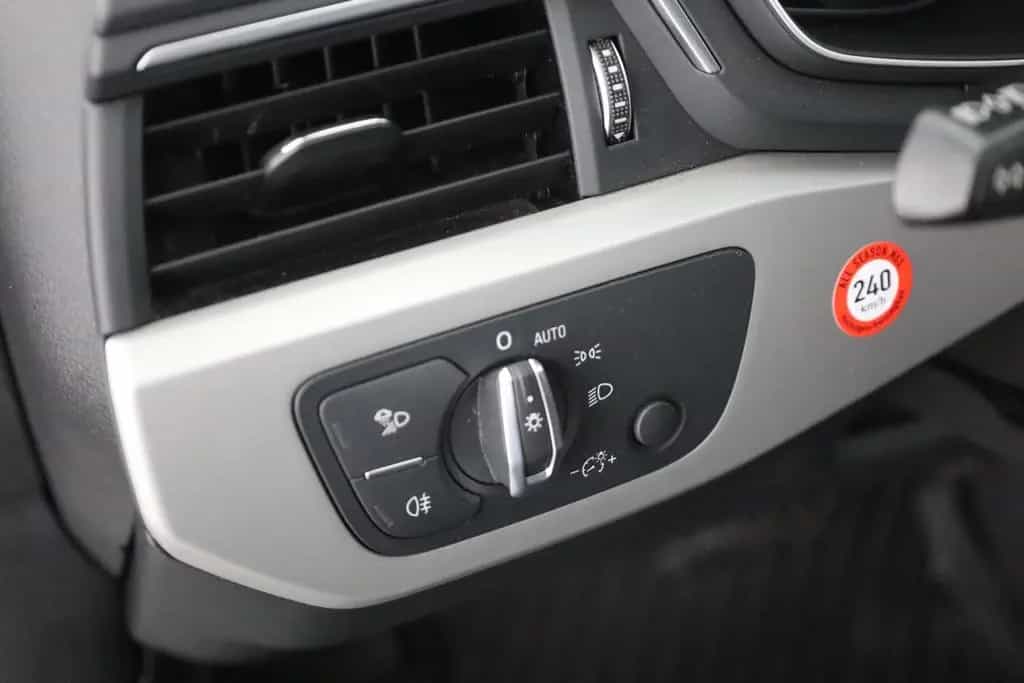 Audi A4 Avant 35 TFSI LED Navi el. Heckklappe DAB 05/2022-photo-19
