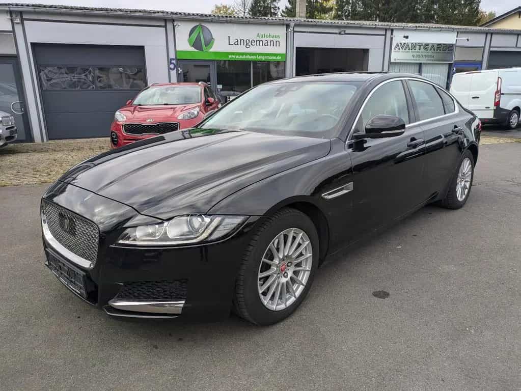 Jaguar XF Prestige Lim. 2.0 NAVI XENON LEDER 02/2017-photo-0