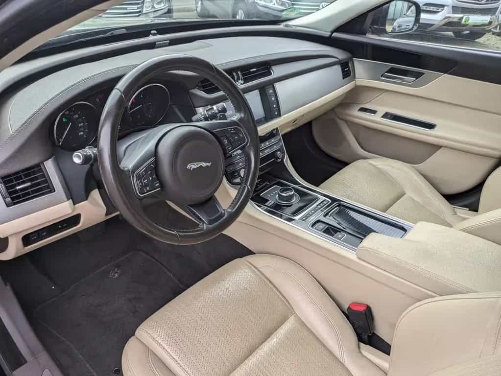 Jaguar XF Prestige Lim. 2.0 NAVI XENON LEDER 02/2017-photo-12