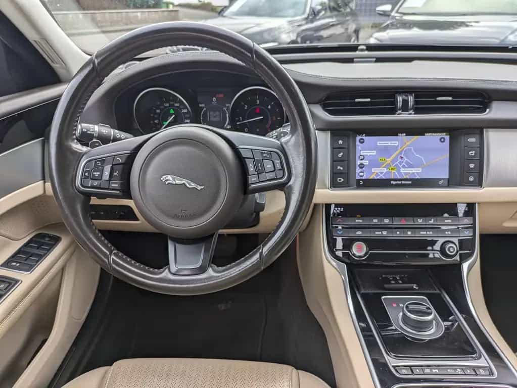 Jaguar XF Prestige Lim. 2.0 NAVI XENON LEDER 02/2017-photo-16