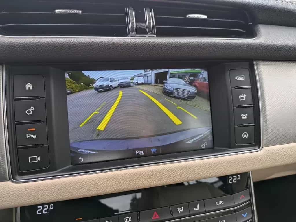 Jaguar XF Prestige Lim. 2.0 NAVI XENON LEDER 02/2017-photo-17