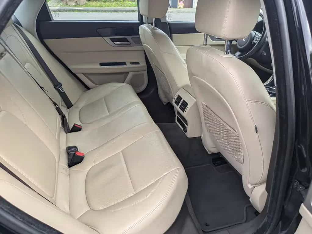 Jaguar XF Prestige Lim. 2.0 NAVI XENON LEDER 02/2017-photo-18