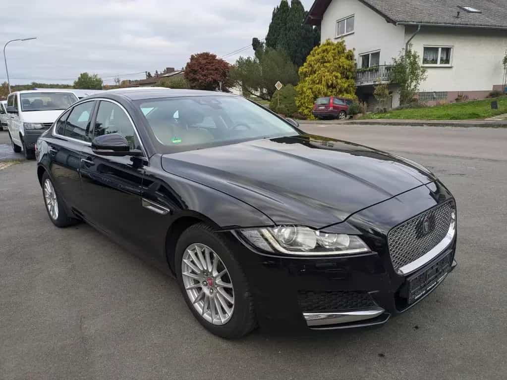 Jaguar XF Prestige Lim. 2.0 NAVI XENON LEDER 02/2017-photo-2