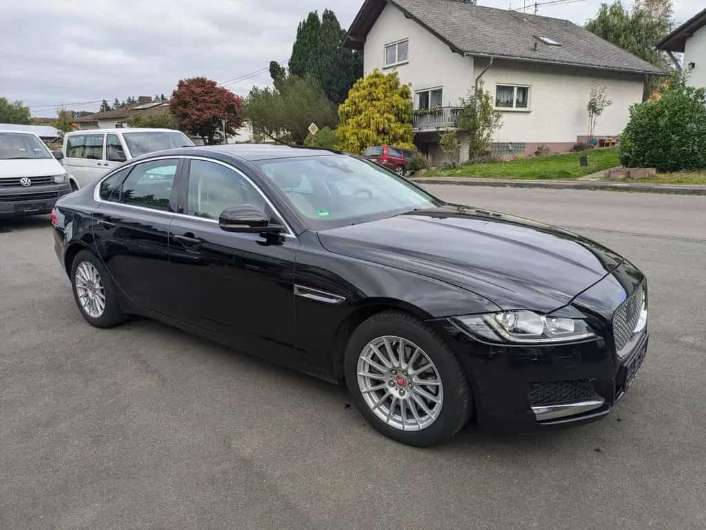 Jaguar XF Prestige Lim. 2.0 NAVI XENON LEDER 02/2017-photo-3