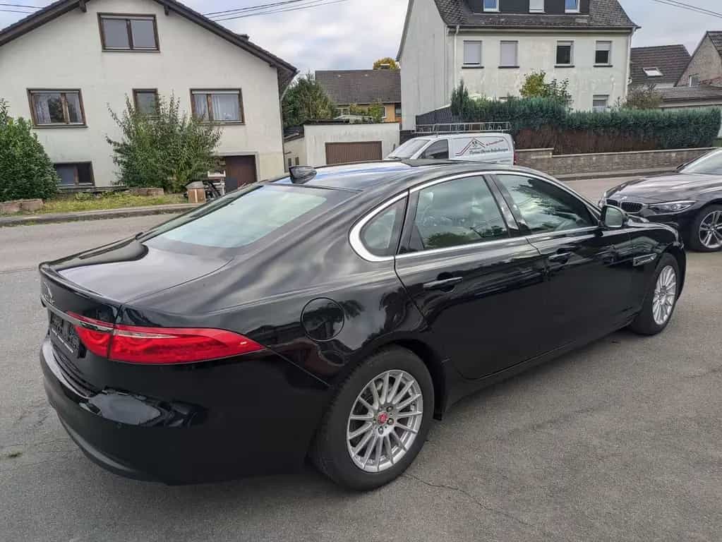 Jaguar XF Prestige Lim. 2.0 NAVI XENON LEDER 02/2017-photo-4