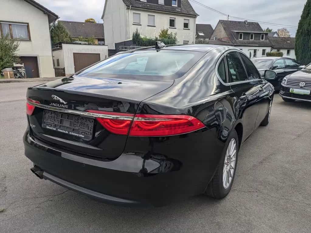 Jaguar XF Prestige Lim. 2.0 NAVI XENON LEDER 02/2017-photo-5
