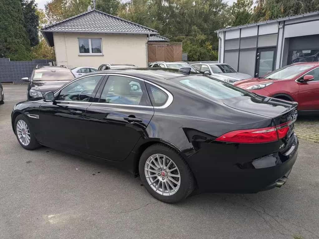 Jaguar XF Prestige Lim. 2.0 NAVI XENON LEDER 02/2017-photo-8