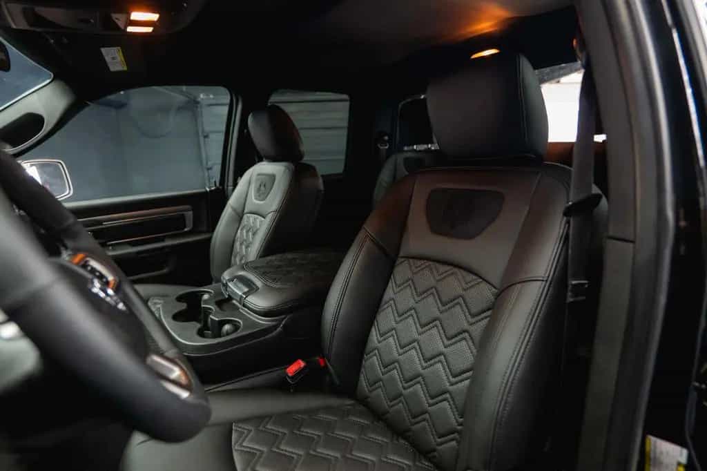 Dodge RAM 5.7 V8 HEMI 4x4 OFFROAD Night-Paket LONG 19% 07/2021-photo-19