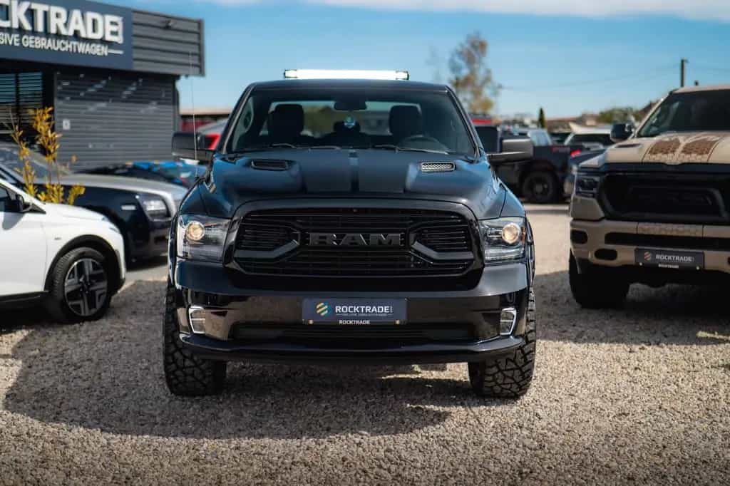 Dodge RAM 5.7 V8 HEMI 4x4 OFFROAD Night-Paket LONG 19% 07/2021-photo-2