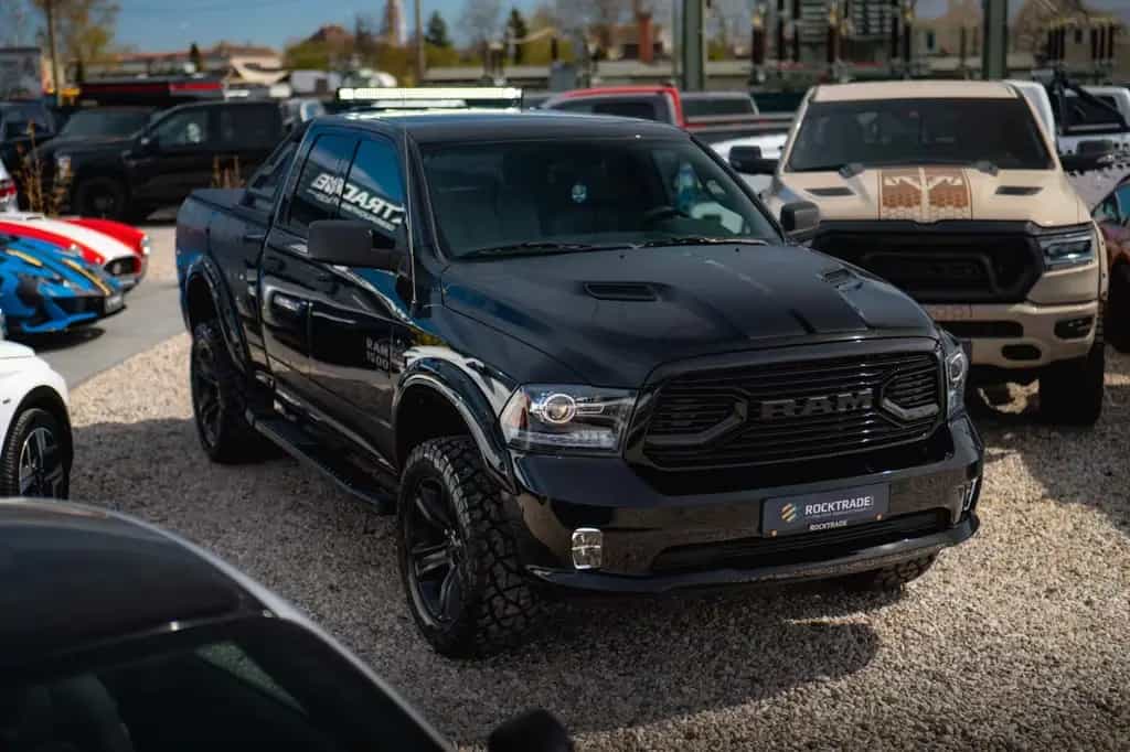 Dodge RAM 5.7 V8 HEMI 4x4 OFFROAD Night-Paket LONG 19% 07/2021-photo-3