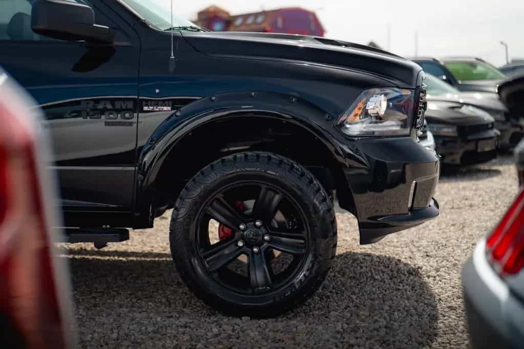 Dodge RAM 5.7 V8 HEMI 4x4 OFFROAD Night-Paket LONG 19% 07/2021-photo-4
