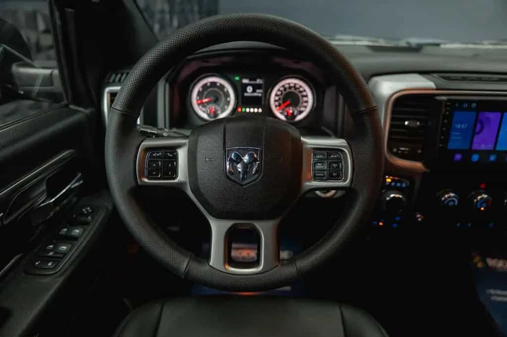 Dodge RAM 5.7 V8 HEMI 4x4 OFFROAD Night-Paket LONG 19% 07/2021-photo-9