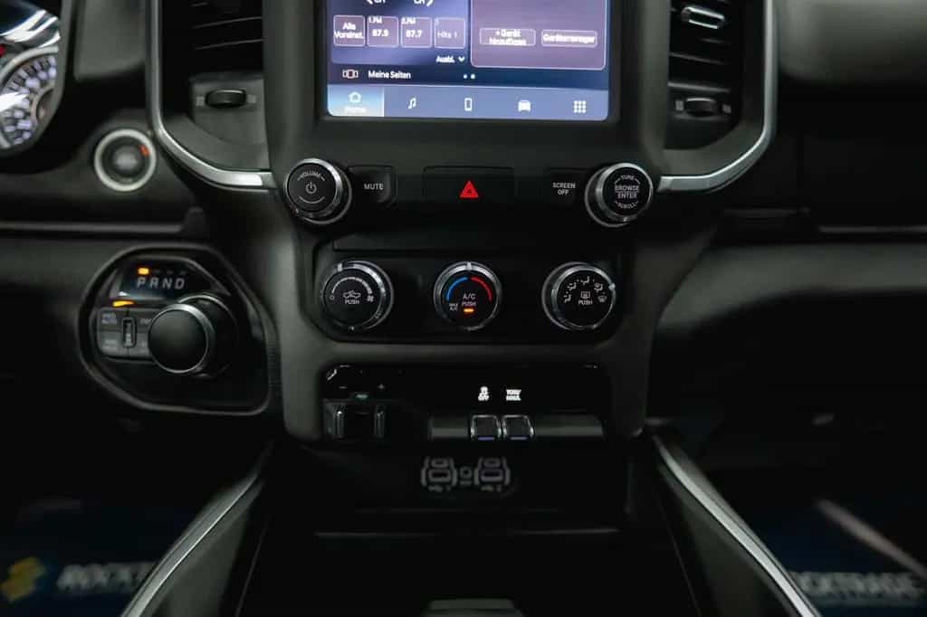Dodge RAM 5.7 V8 HEMI 4x4 BLUE EDITION Offroad LONGBED 09/2022-photo-35