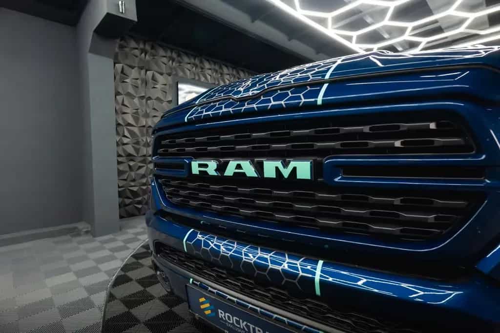 Dodge RAM 5.7 V8 HEMI 4x4 BLUE EDITION Offroad LONGBED 09/2022-photo-4
