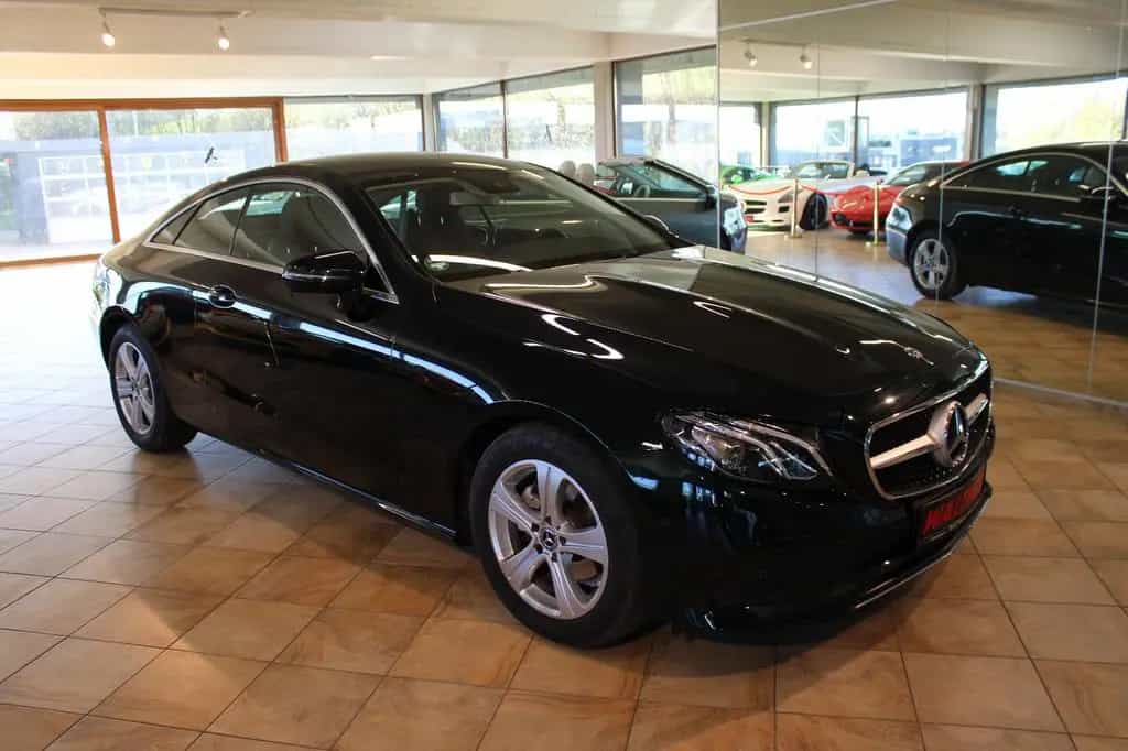 Mercedes-Benz E-Class 200 Coupe *Sonderlack+2. Hand+Top* 09/2017-photo-1
