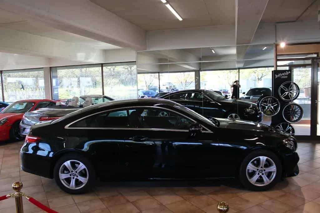 Mercedes-Benz E-Class 200 Coupe *Sonderlack+2. Hand+Top* 09/2017-photo-10